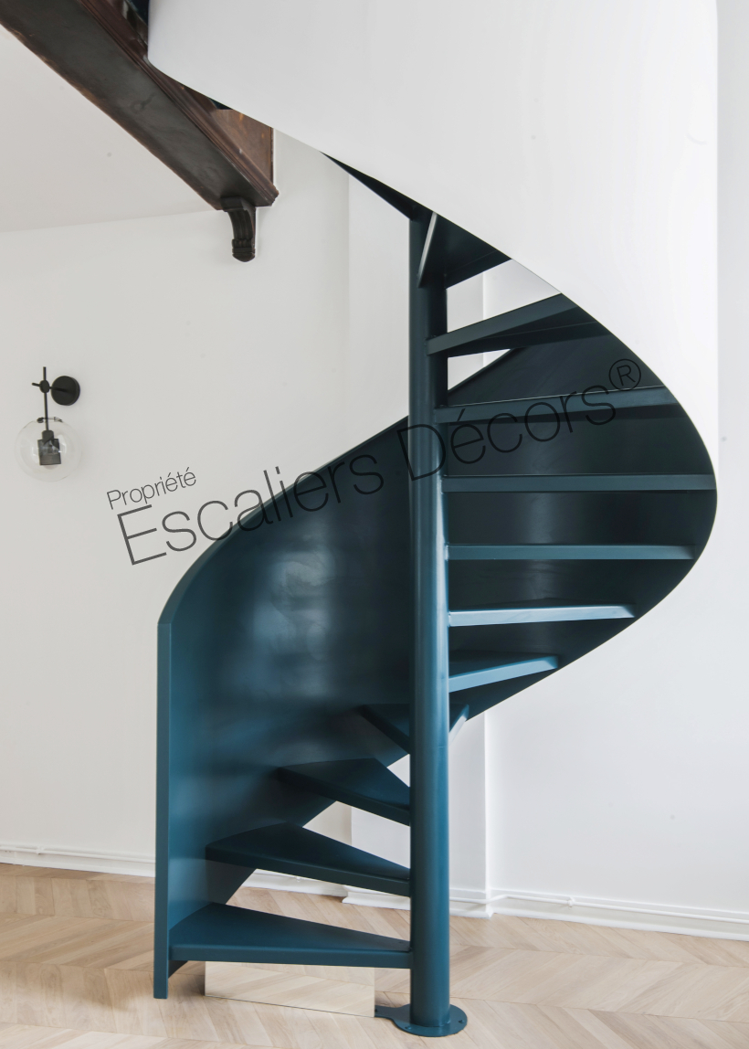 DH130 - Escalier colimaçon design avec rampe voile acier Collection Zaha. Vue 3